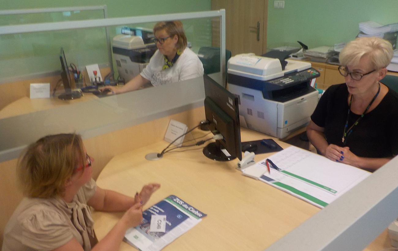 Выплаты аннулируют. Украинцы в Польше продолжают терять статус UKR